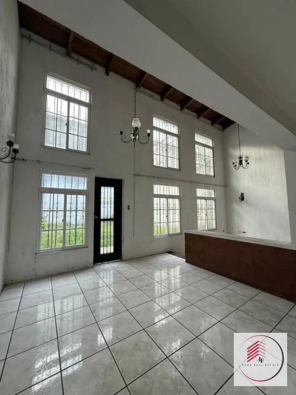 VENTA de casa en zona 11 a un costado de calzada Roosevelt - 1