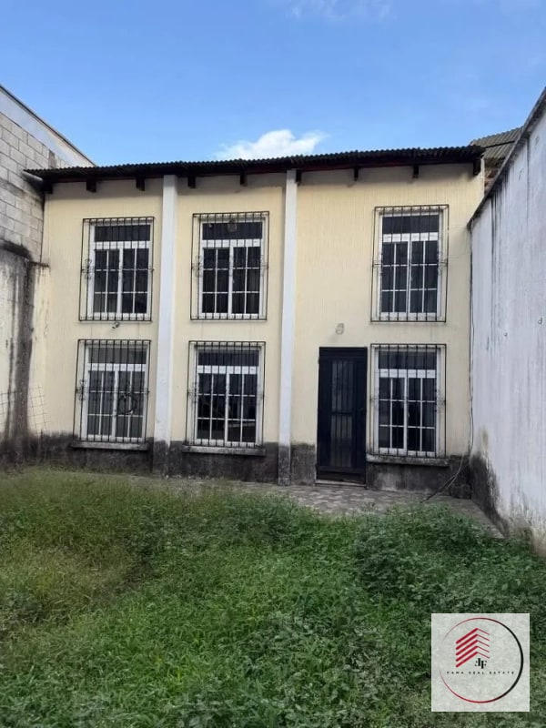 VENTA de casa en zona 11 a un costado de calzada Roosevelt - 11