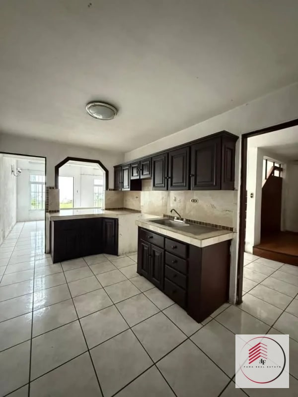 VENTA de casa en zona 11 a un costado de calzada Roosevelt - 8