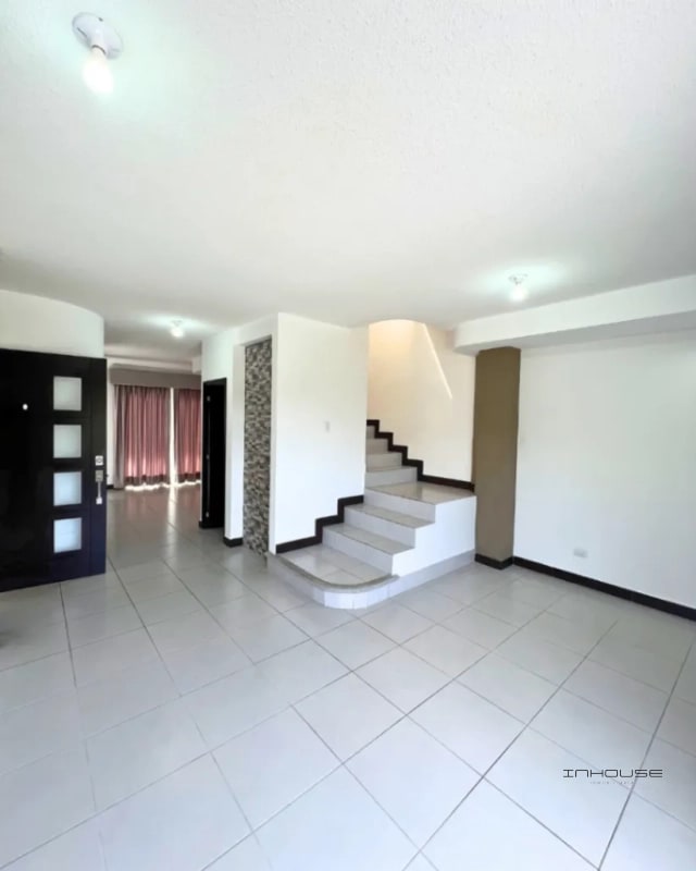CASA EN RENTA ZONA 16 SAN AGUSTIN DE TRES NIVELES. - 8