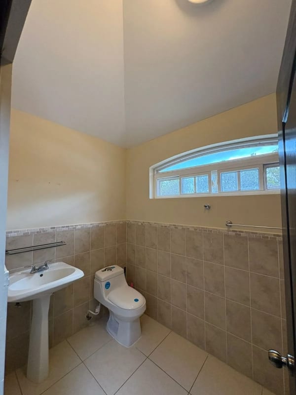 CASA EN VENTA EN KM 19.9 A SAN JOSE PINULA CONDOMINIO LOS MANANTIALES — Casa en Venta en Los Manantiales, Carretera a El Salvador, Guatemala, Ciudad — foto 5 de 17