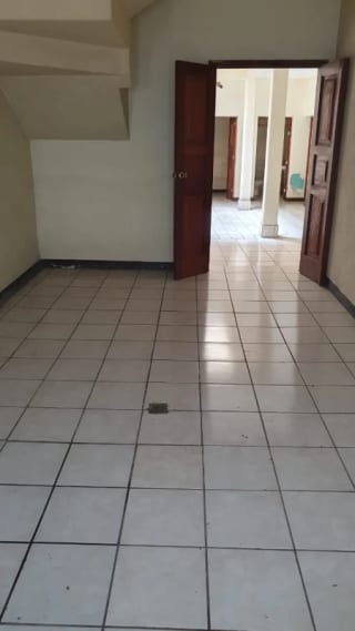 CASA EN VENTA ZONA 4, A UNA DE CUADRA DE 4º NORTE — Casa en Venta en Zona 4, Guatemala, Ciudad — miniatura 1 de 17