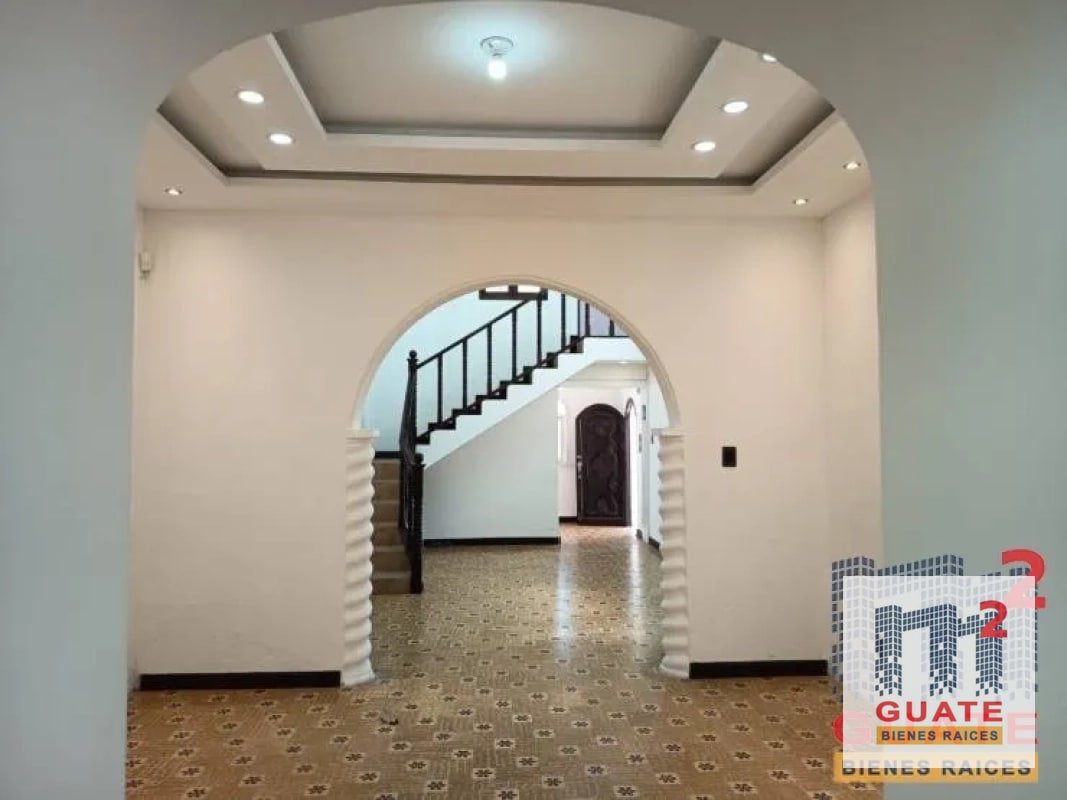 Casa fuera de condominio en Renta, Zona 10 - 5