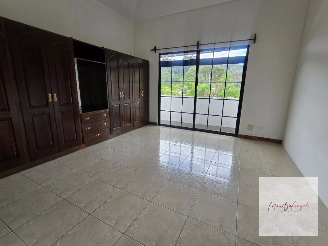 ALQUILER DE CASA EN ZONA 16 - 12