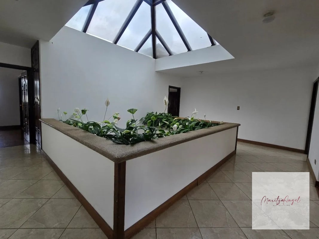 ALQUILER DE CASA EN ZONA 16 - 10