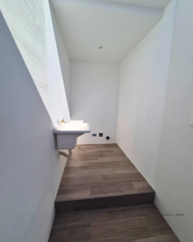 CASA EN VENTA EN ZONA 16 PARA ESTRENAR - 2