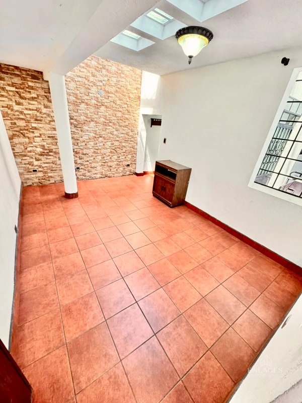 Zona 11 • Casa en Renta • Mariscal - 10