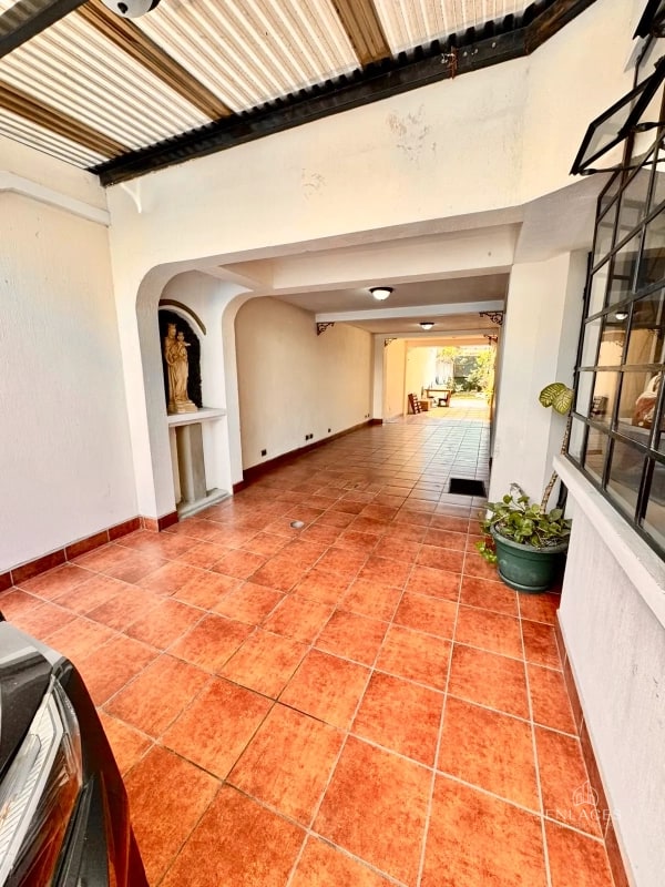 Zona 11 • Casa en Renta • Mariscal - 2