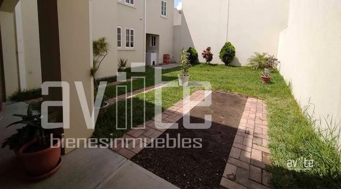 CONDADO NARANJO:    Casa tipo Real Navarra, dentro de Alameda Norte Q10,500 - 4