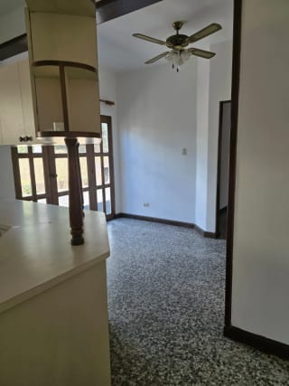 Casa en Alquiler en Ciudad San Cristóbal Sector A3 para Comercio o Empresa — Casa en Alquiler en Zona 8 Mixco, Guatemala, Ciudad — miniatura 10 de 15