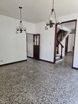 Casa en Alquiler en Ciudad San Cristóbal Sector A3 para Comercio o Empresa — Casa en Alquiler en Zona 8 Mixco, Guatemala, Ciudad — miniatura 9 de 15