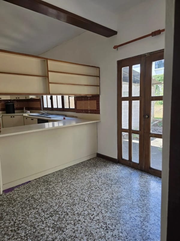 Casa en Alquiler en Ciudad San Cristóbal Sector A3 para Comercio o Empresa — Casa en Alquiler en Zona 8 Mixco, Guatemala, Ciudad — foto 2 de 15