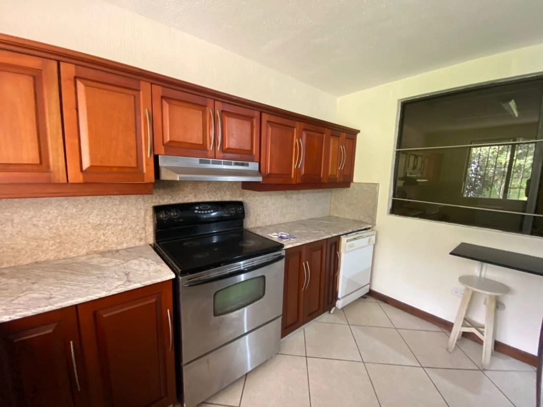 CASA EN VENTA RESIDENCIAL VIZCAYA KM. 16 CARRETERA A EL SALVADOR — Casa en Venta en Carretera a El Salvador, Guatemala, Ciudad — foto 6 de 10