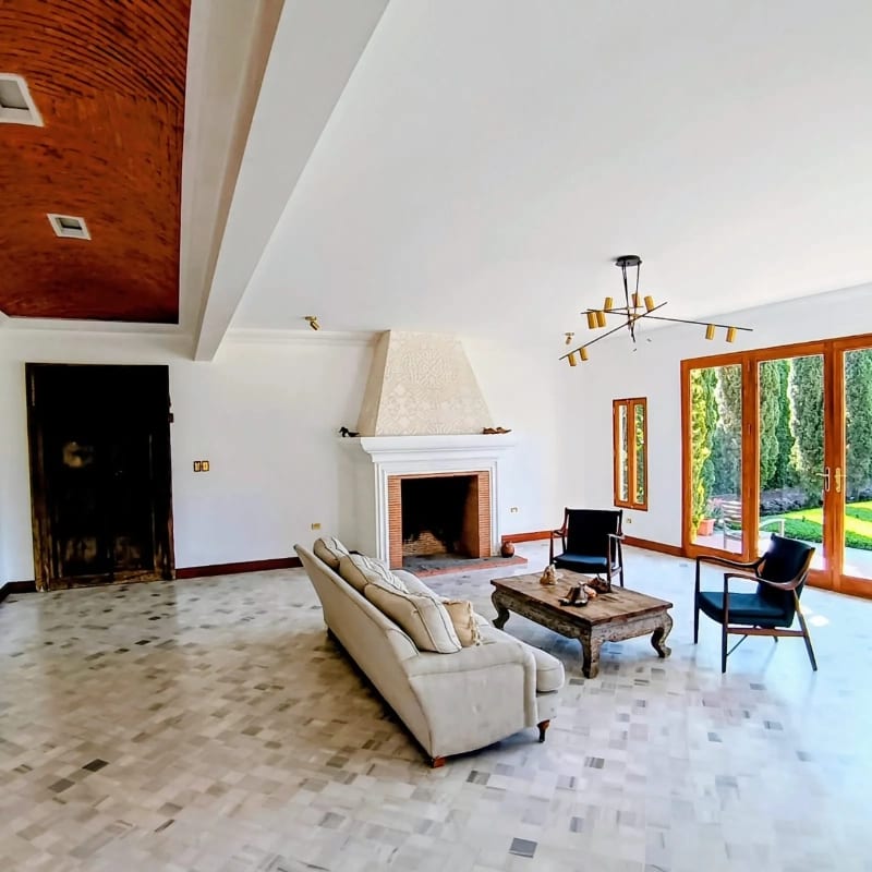LUJOSA CASA EN EXCELENTE UBICACION EN LA ANTIGUA GUATEMALA — Casa en Venta en Antigua, Sacatepéquez — foto 3 de 3