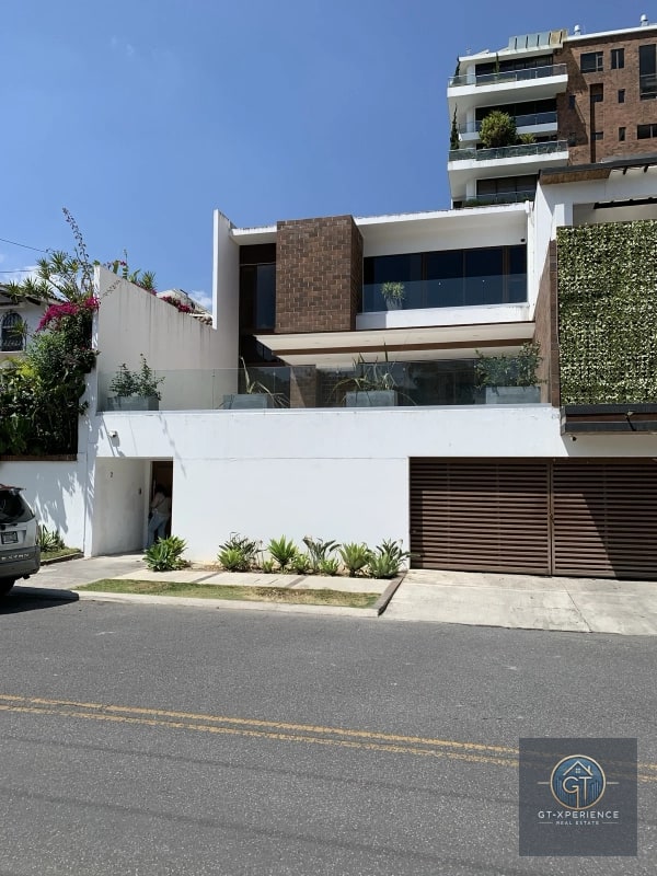 Espectacular casa en VHII - 1