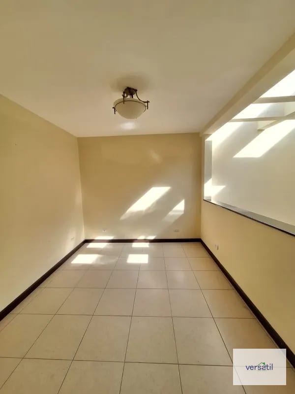 Vendo casa en Los MANANTIALES — Casa en Venta en Los Manantiales, Carretera a El Salvador, Guatemala, Ciudad — foto 5 de 16