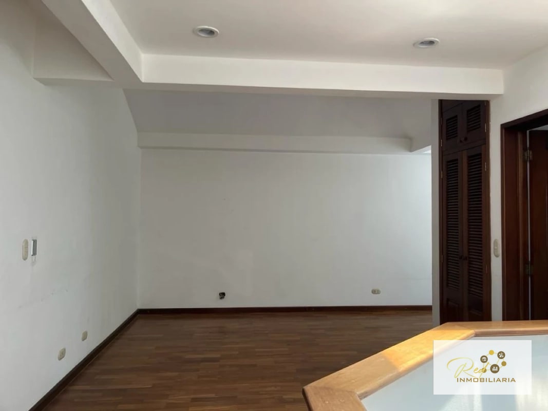 Casa en Venta – Condominio Broken Sound Zona 10 - 12