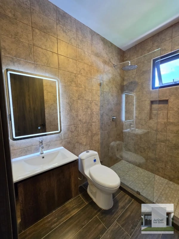 DIAMANTES DE GADIEL Venta Casa en Condominio, 2 Niveles y 4 Dormitorios en Villa Canales Carr a Santa Elena Barillas - 2