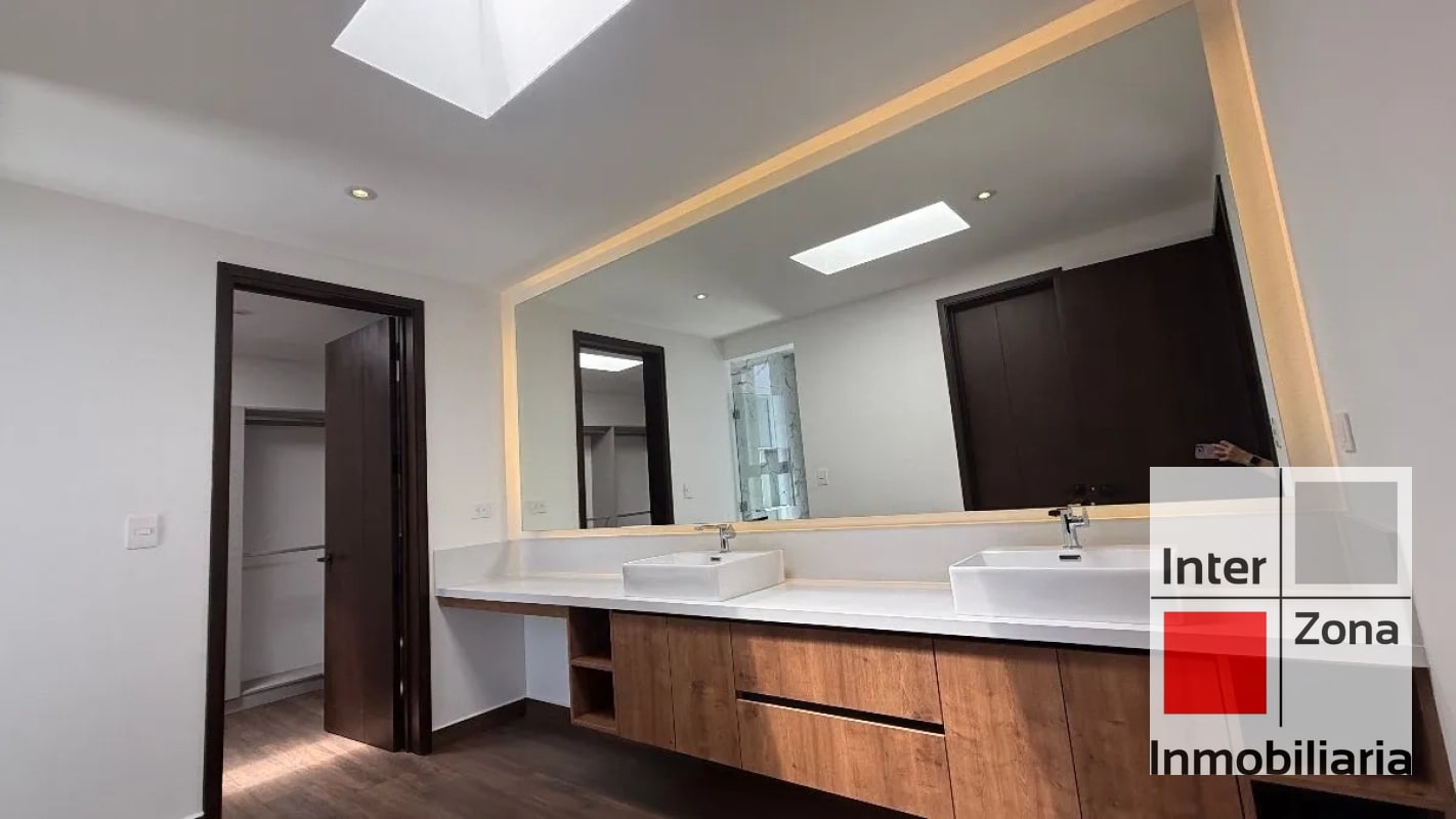 Casa en Molié, con elevador privado+panel solar. US$3,499 Junio 2026 - 10