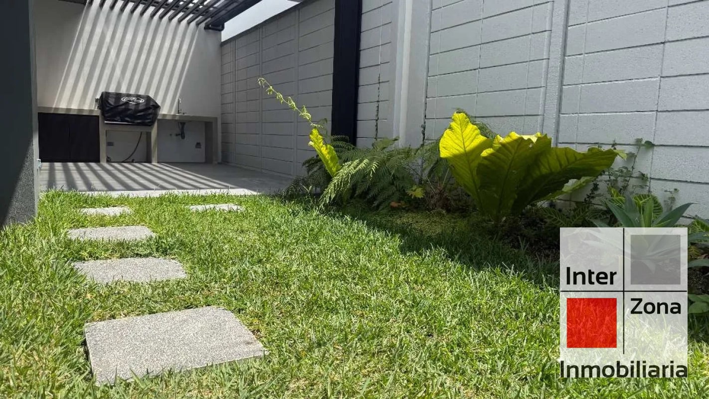 Casa en Molié, con elevador privado+panel solar. US$3,499  Junio 2026 - 5