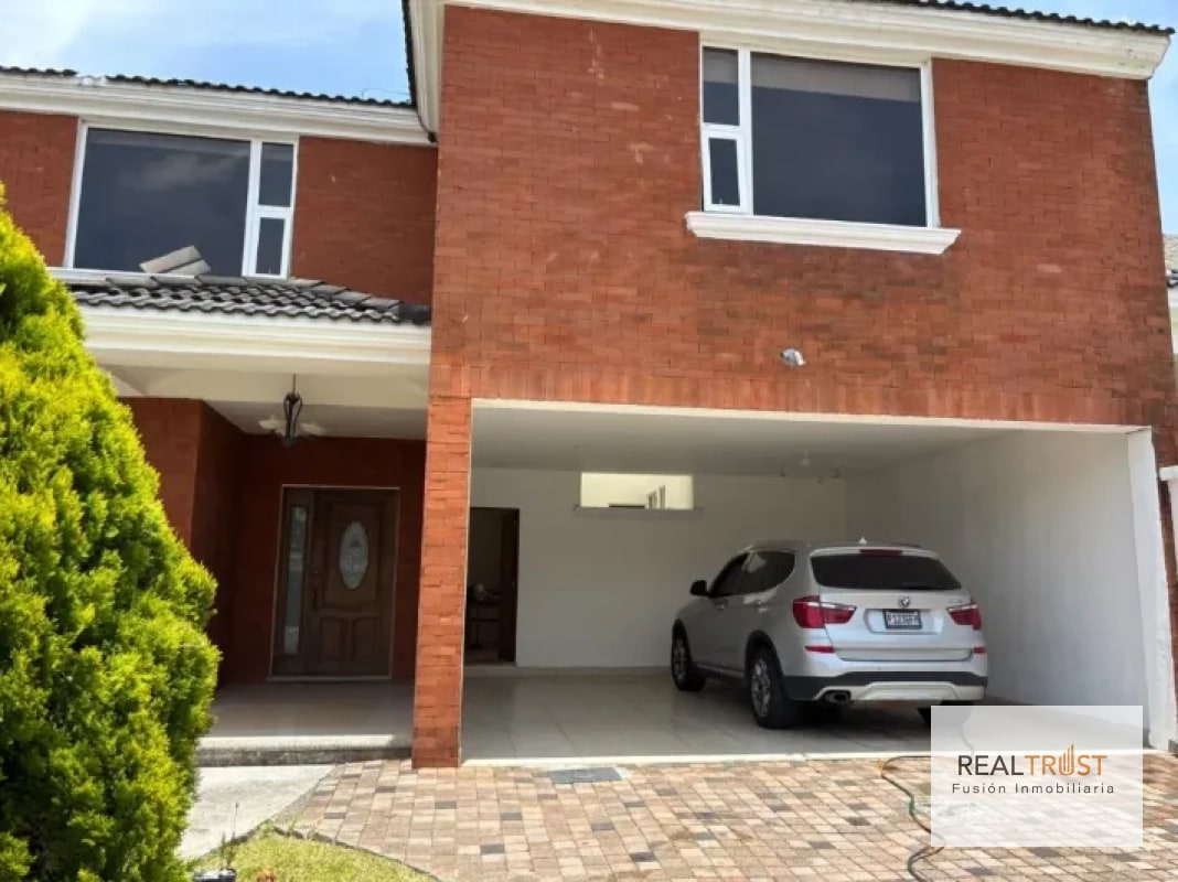 Hermosa casa grande en Residencial Los Diamantes - 1