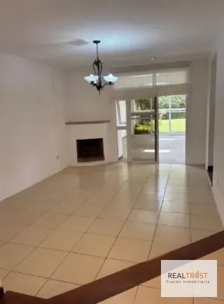 Hermosa casa grande en Residencial Los Diamantes — Casa en Venta en Los Diamantes, Carretera a El Salvador, Guatemala, Ciudad — miniatura 12 de 17