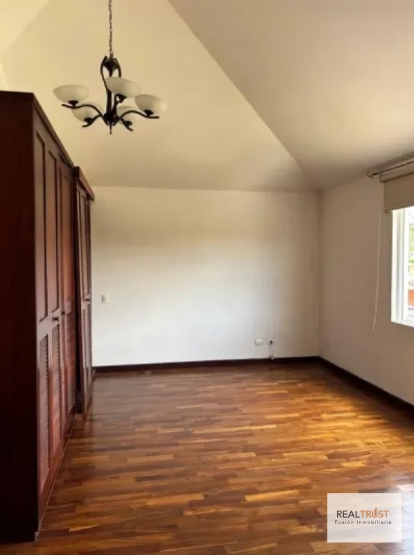 Hermosa casa grande en Residencial Los Diamantes - 9