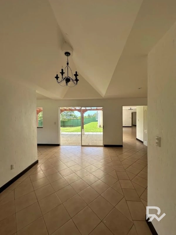 Alquilo casa de 1 nivel en Condominio Casa y Campo CAES - 3