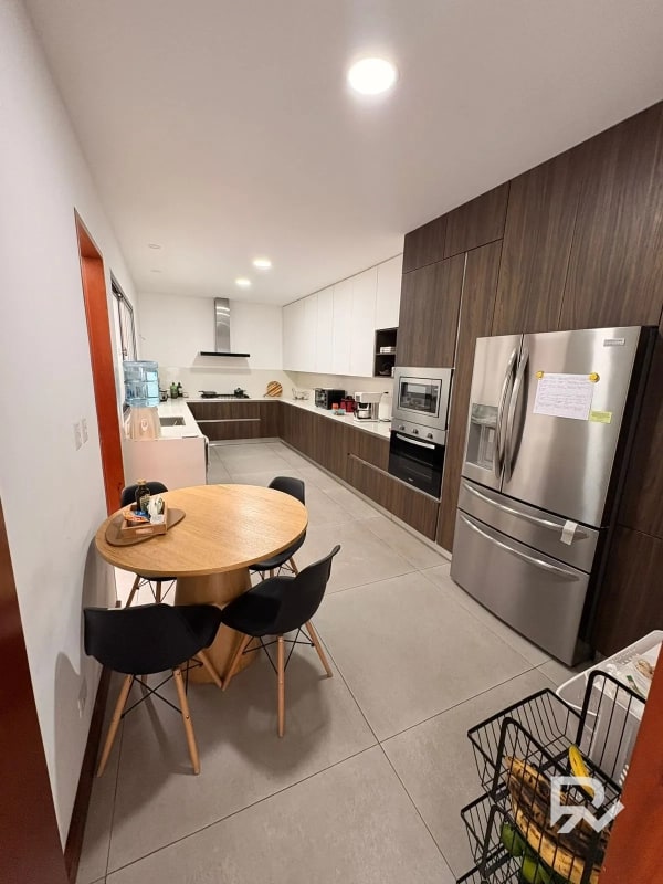 Casa en venta en San José Pinula con diseño Moderno - 11
