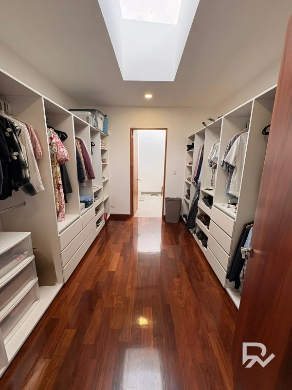 Casa en venta en San José Pinula con diseño Moderno - 9