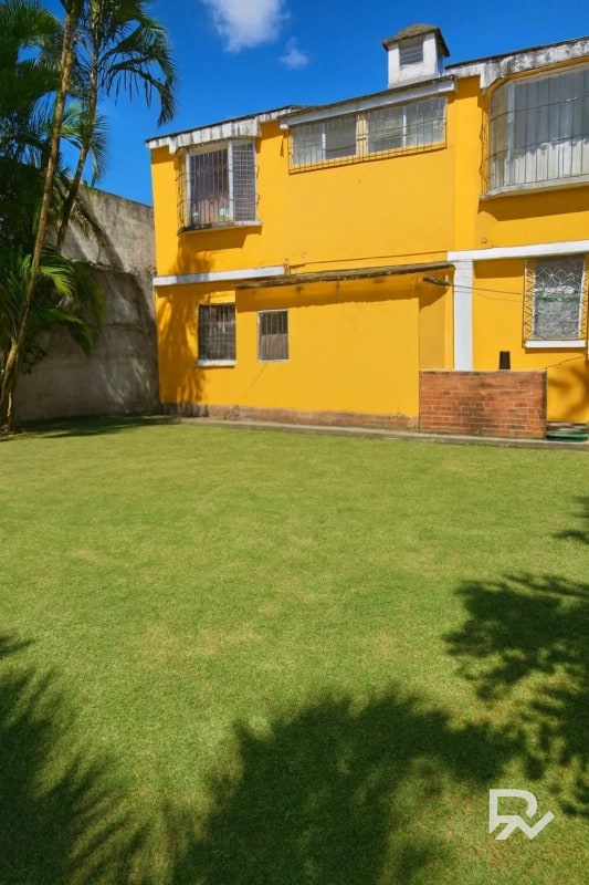 Vendo casa de 2 niveles en Colonia Lourdes zona 16 para Remodelar - 1