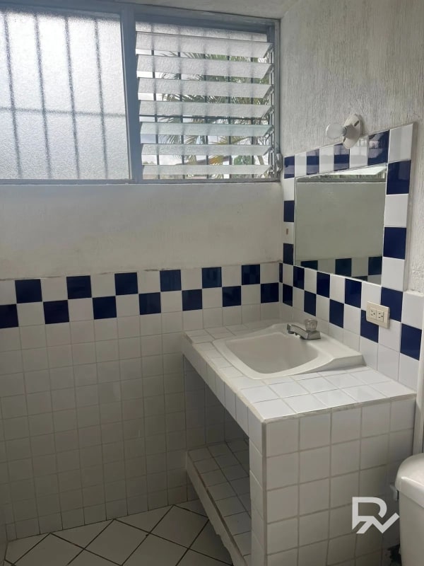 Vendo casa de 2 niveles en Colonia Lourdes zona 16 para Remodelar - 4