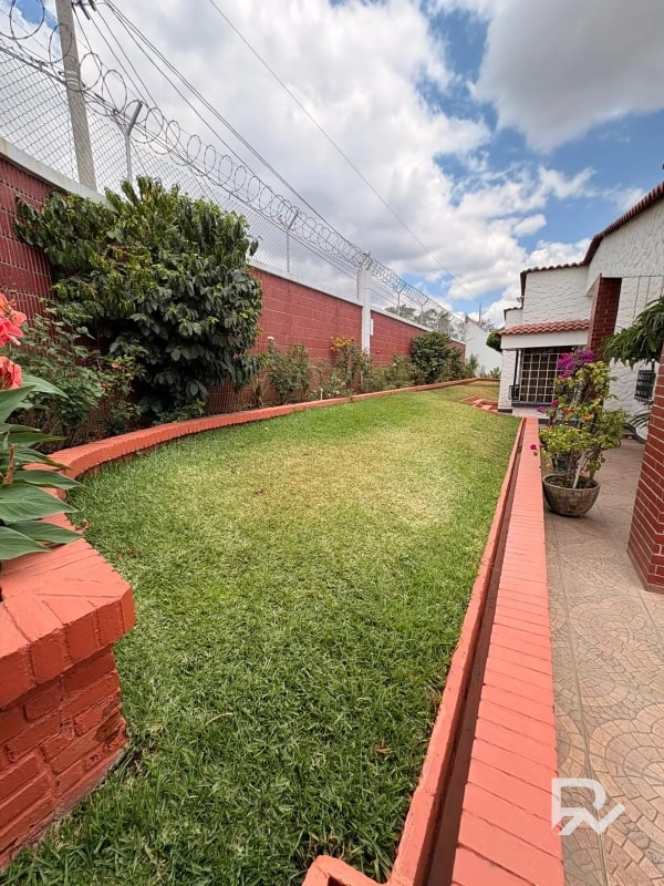 Propiedad con potencial REAL de inversión 📍 San Cristóbal 2, zona 8 de Mixco - 8