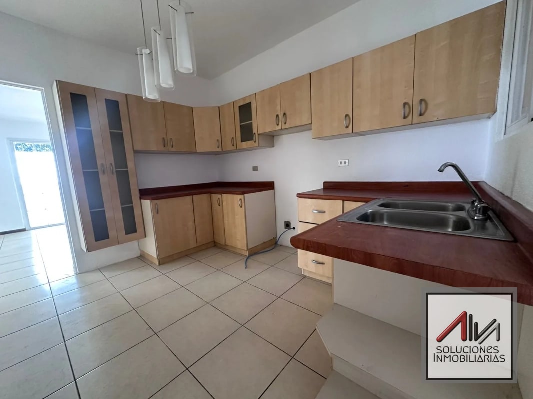 CASA EN VENTA SANTA CATARINA PINULA, LOS CEREZOS KM 18.5 CARRETERA A EL SALVADOR - 4