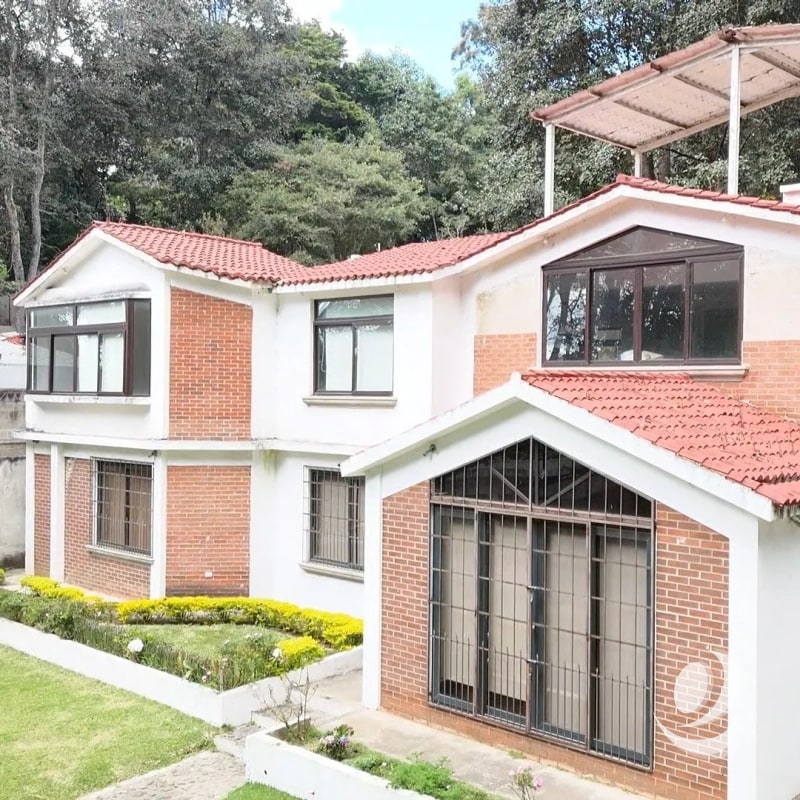 Casa con Jardín en Venta San Lucas Sacatepéquez - 1