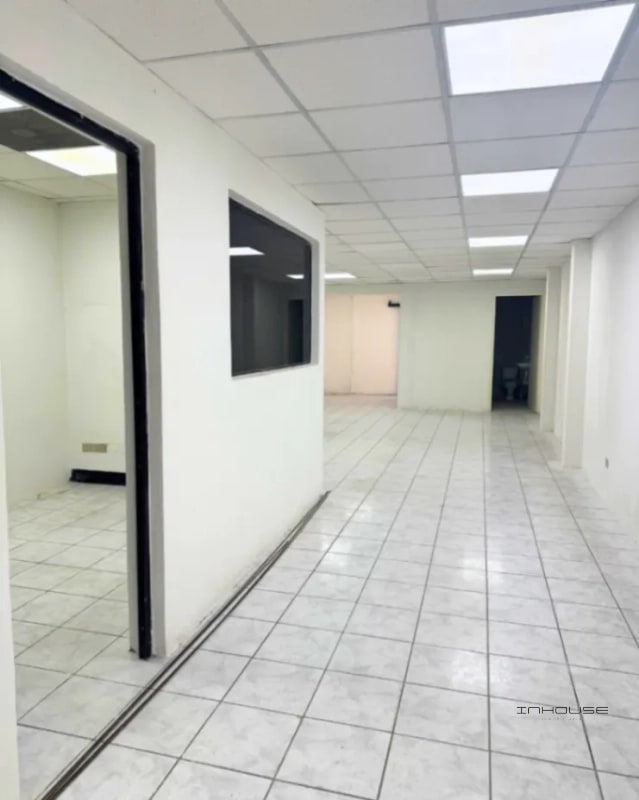 CASA EN RENTA EN ZONA 6  PARA USO COMERCIAL FRENTE A LA PARADA DEL TRANSMETRO - 7