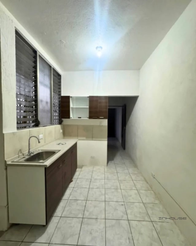 CASA EN RENTA EN ZONA 6  PARA USO COMERCIAL FRENTE A LA PARADA DEL TRANSMETRO - 3