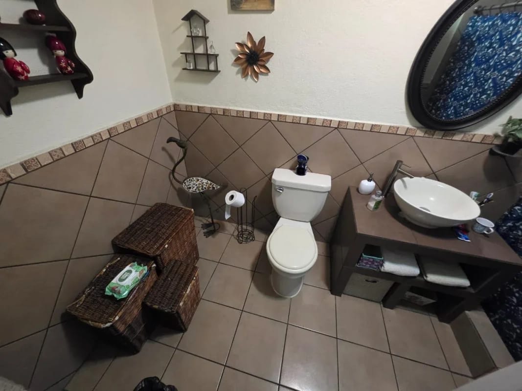 VENDO CASA EN UTATLAN ZONA 11, JARDIN Y PERGOLA — Casa en Venta en Zona 11, Guatemala, Ciudad — foto 8 de 14