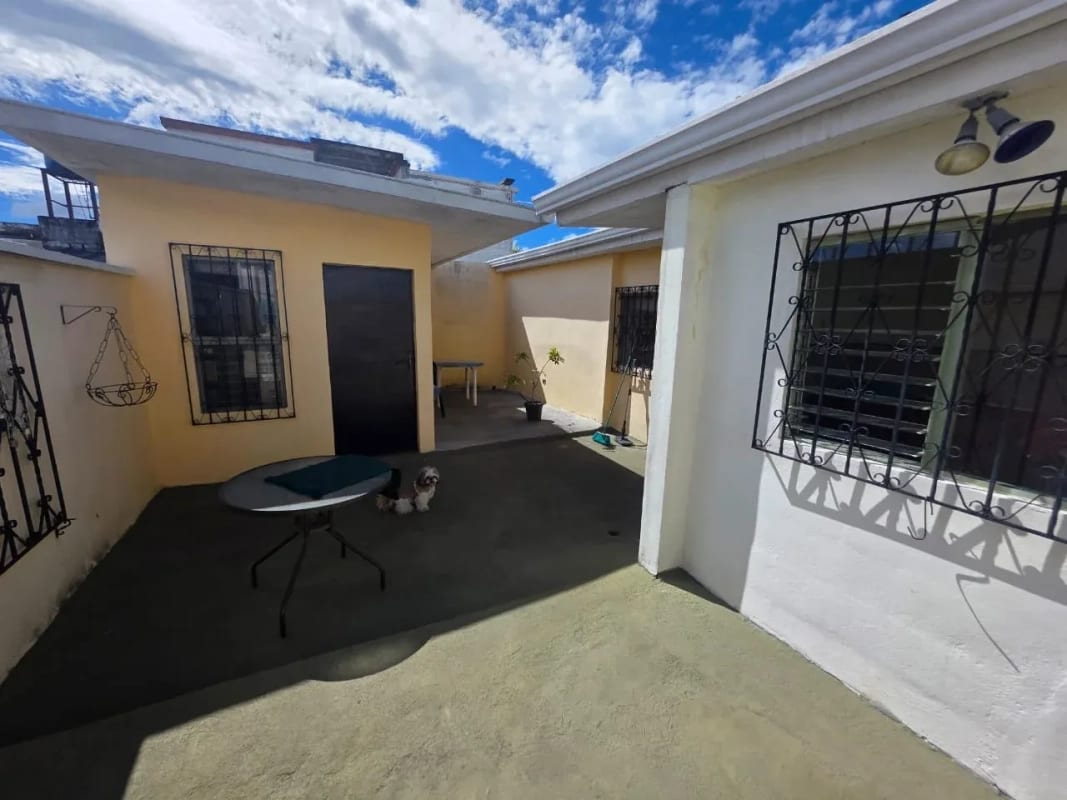 VENDO CASA EN UTATLAN ZONA 11, JARDIN Y PERGOLA — Casa en Venta en Zona 11, Guatemala, Ciudad — foto 6 de 14