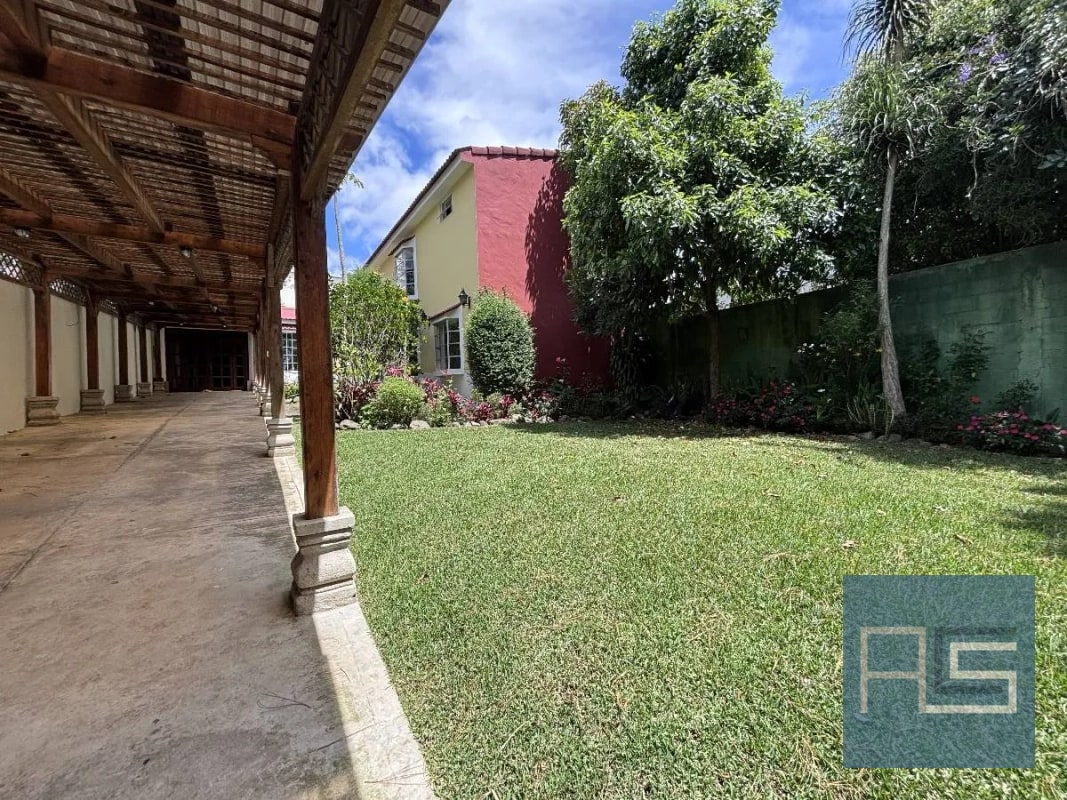 *Amplia casa en VENTA en Arrazola Panorama, Carretera a El Salvador* - 1