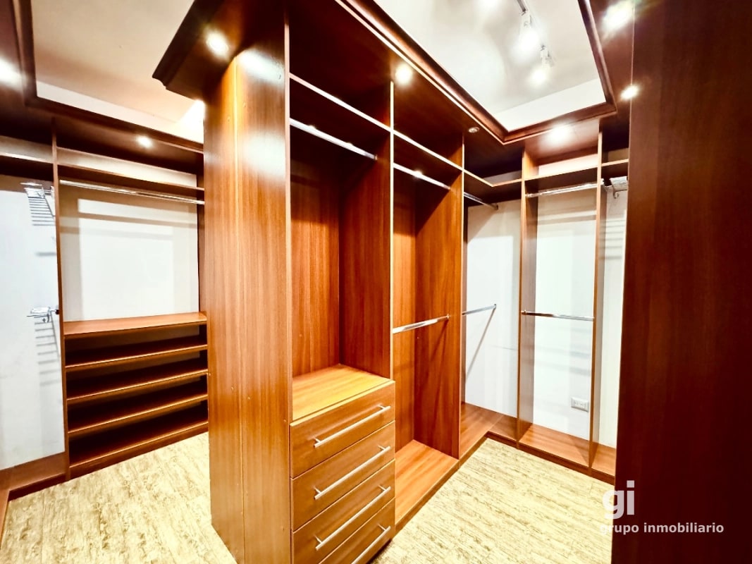 Una Propiedad que Ofrece Más por tu Inversión – Casa en Venta en Zona 15 - 16