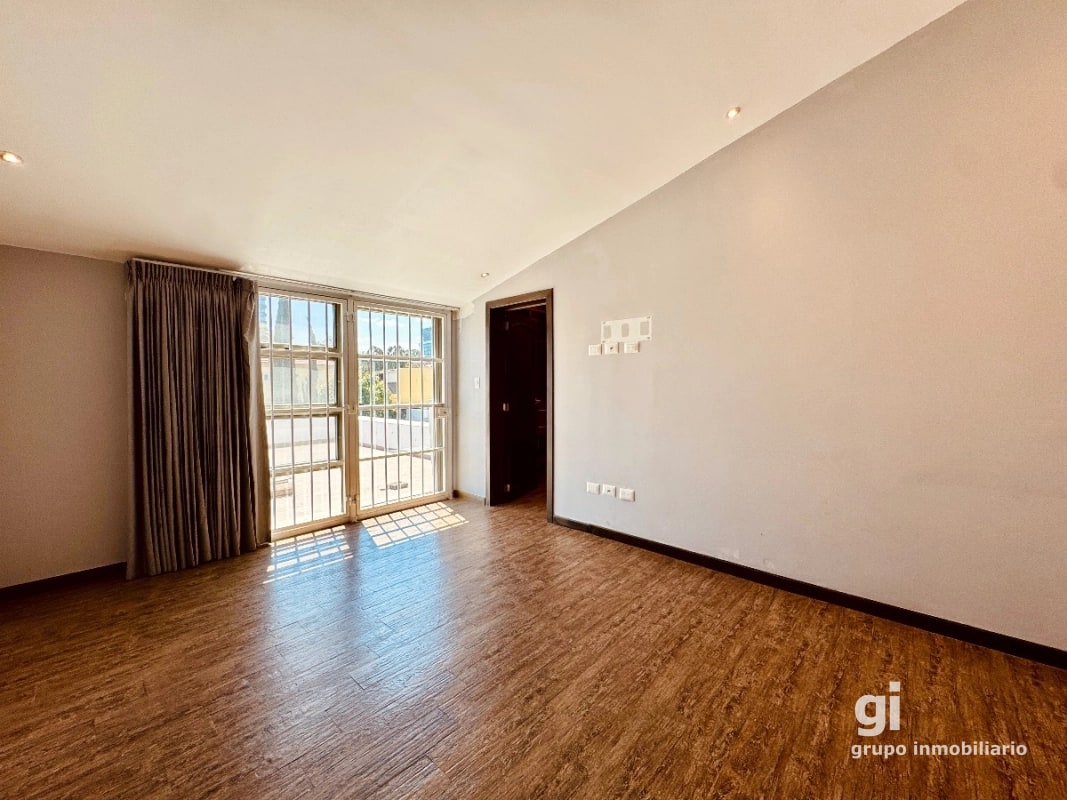 Una Propiedad que Ofrece Más por tu Inversión – Casa en Venta en Zona 15 - 12