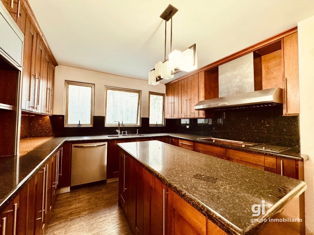 Una Propiedad que Ofrece Más por tu Inversión – Casa en Venta en Zona 15 - 10