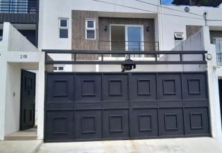 CASA EN VENTA EN CONDOMINIO BALCONES 4, ZONA 8 DE MIXCO — Casa en Venta en Zona 8 Mixco, Guatemala, Ciudad — miniatura 1 de 17
