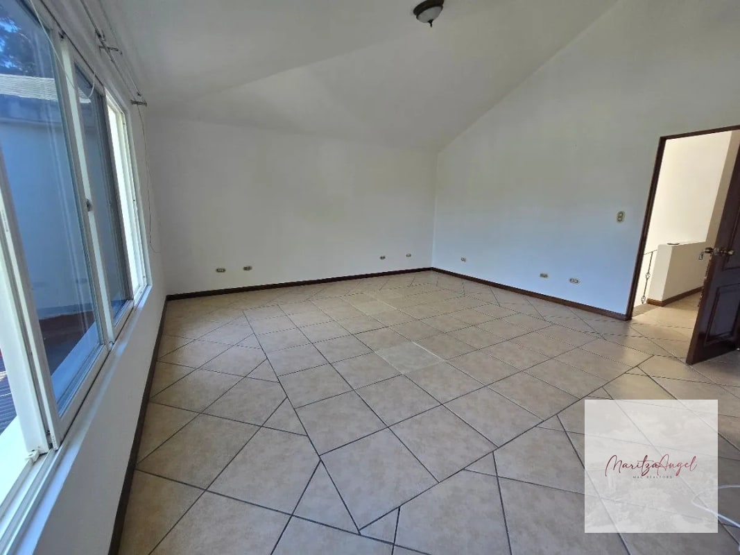 CASA EN VENTA RESIDENCIAL SAN ANTONIO. CARRETERA A EL SALVADOR - 11