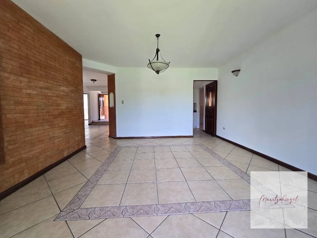 CASA EN VENTA RESIDENCIAL SAN ANTONIO. CARRETERA A EL SALVADOR - 3