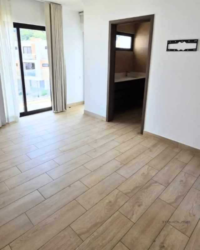 CASA EN VENTA ZONA 16 SAN ISIDRO DE TRES NIVELES - 2