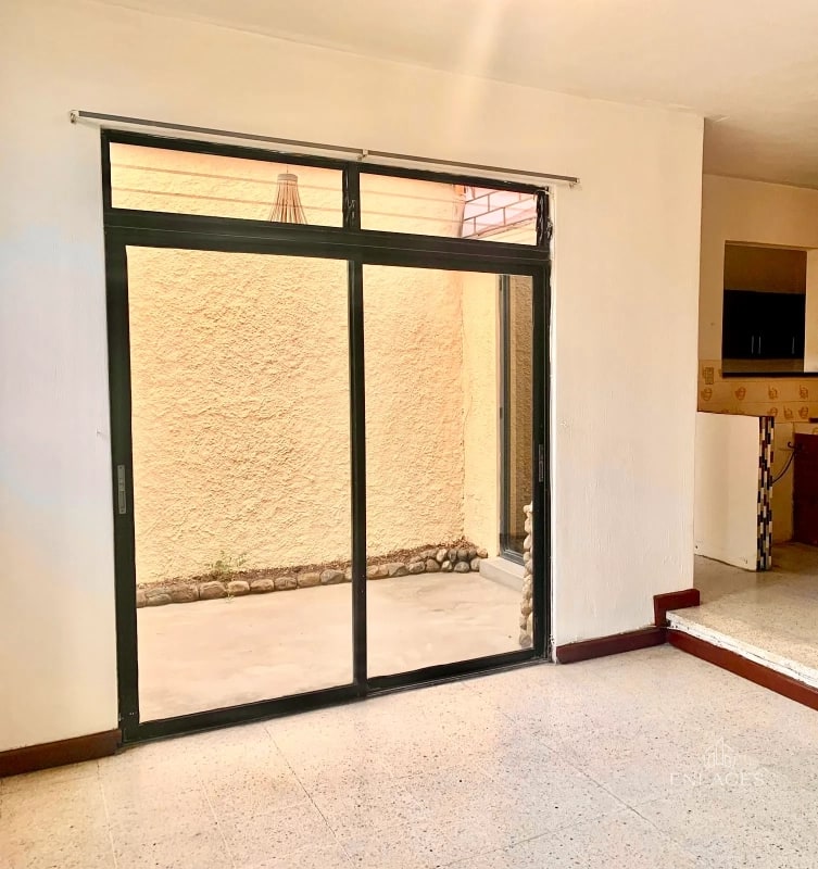 Zona 12 • Casa en Venta • Residencial Prados de Monte María - 2
