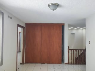Se vende casa en San Remo, a la par de SanKris Mall, Ciudad San Cristóbal — Casa en Venta en Zona 8 Mixco, Guatemala, Ciudad — miniatura 5 de 17