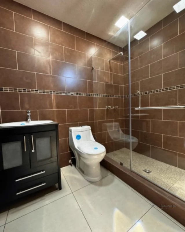 CASA EN VENTA EN SAN CRISTÓBAL PARA ESTRENAR SECTOR B5 - 9